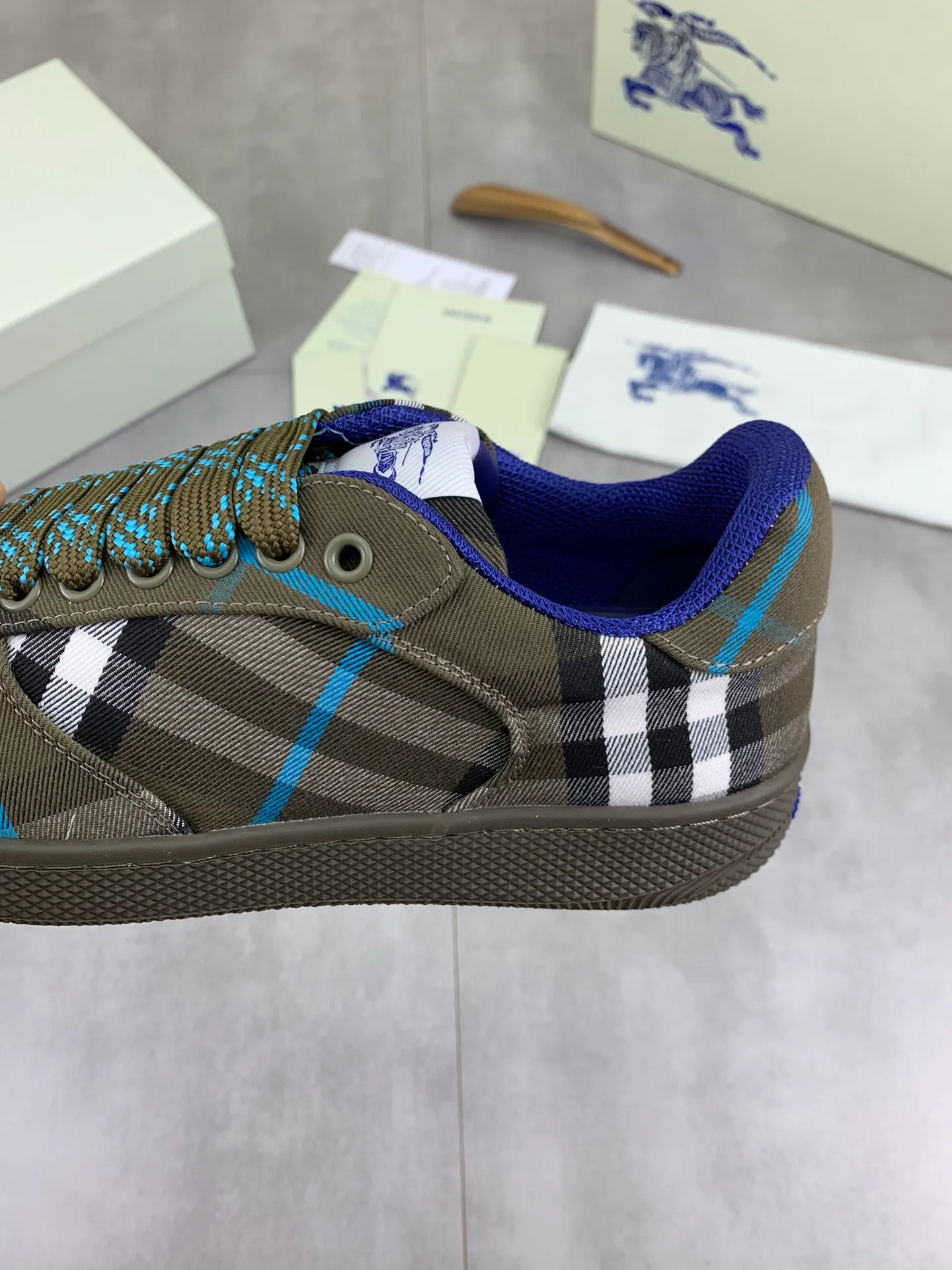 Factory price P580 [BURBERRY] Burberry - High-end quality original order - Upper: imported 🔝 original material - Inner: cowhide lining, feet; water-dyed cowhide - Outsole: ultra-light TPR rubber; two-color molded outsole - Super high quality control · Fine workmanship: highlighted (high-end, extravagance, grade) -Size: 38-46 (Male 38 46 can be customized) · Color: 5️⃣ colors available